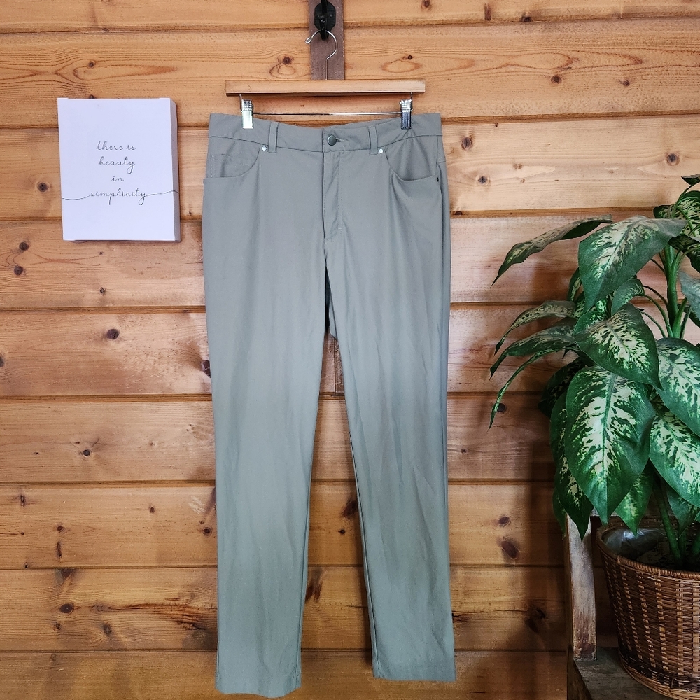 Classic Men's Olive Chinos